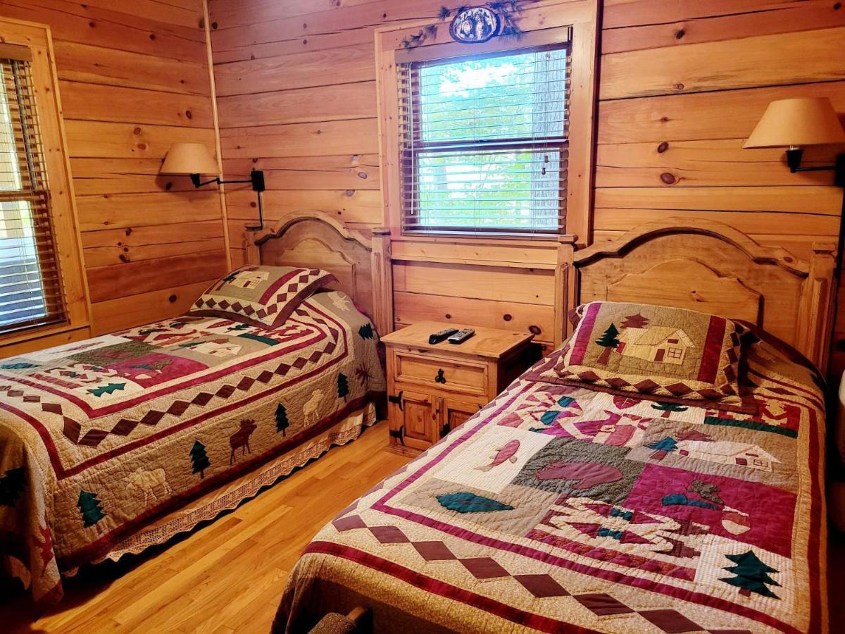 Red Wolf Cabin In Maggie Valley Exterior photo