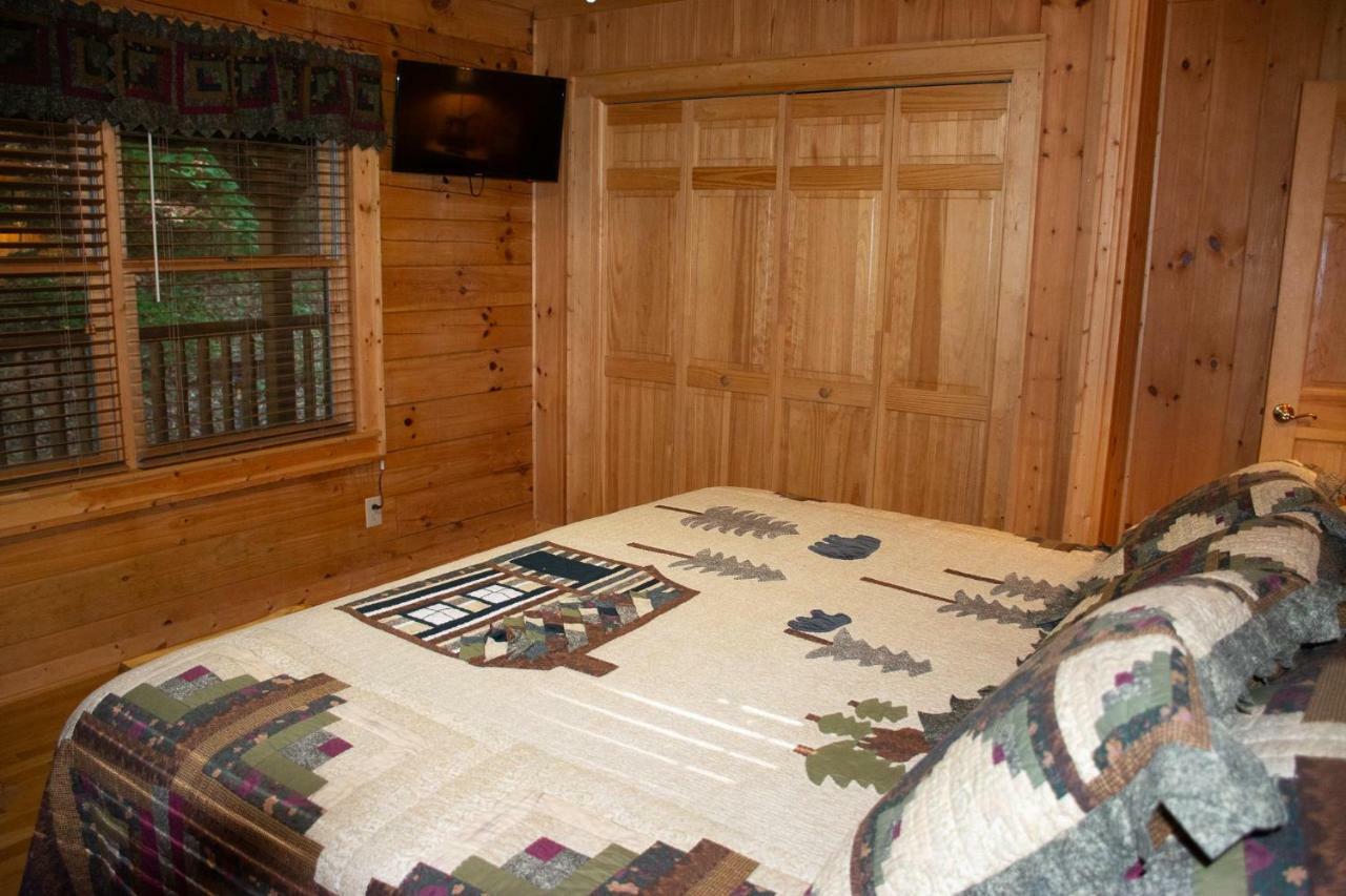 Red Wolf Cabin In Maggie Valley Exterior photo